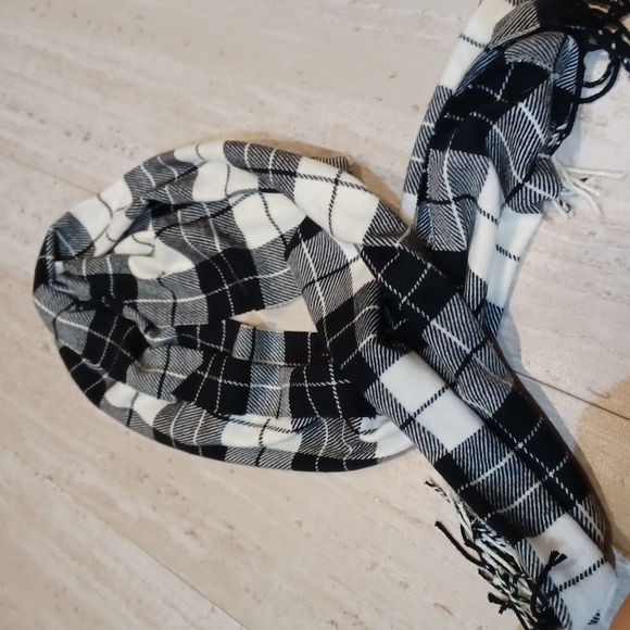 Lands' End Scarf - Picture 2 of 4